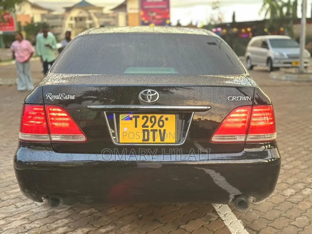 Toyota Crown 2004 Black