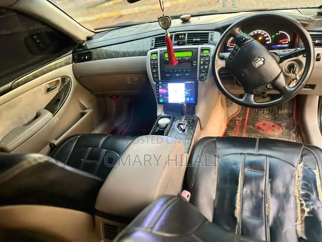 Toyota Crown 2004 Black