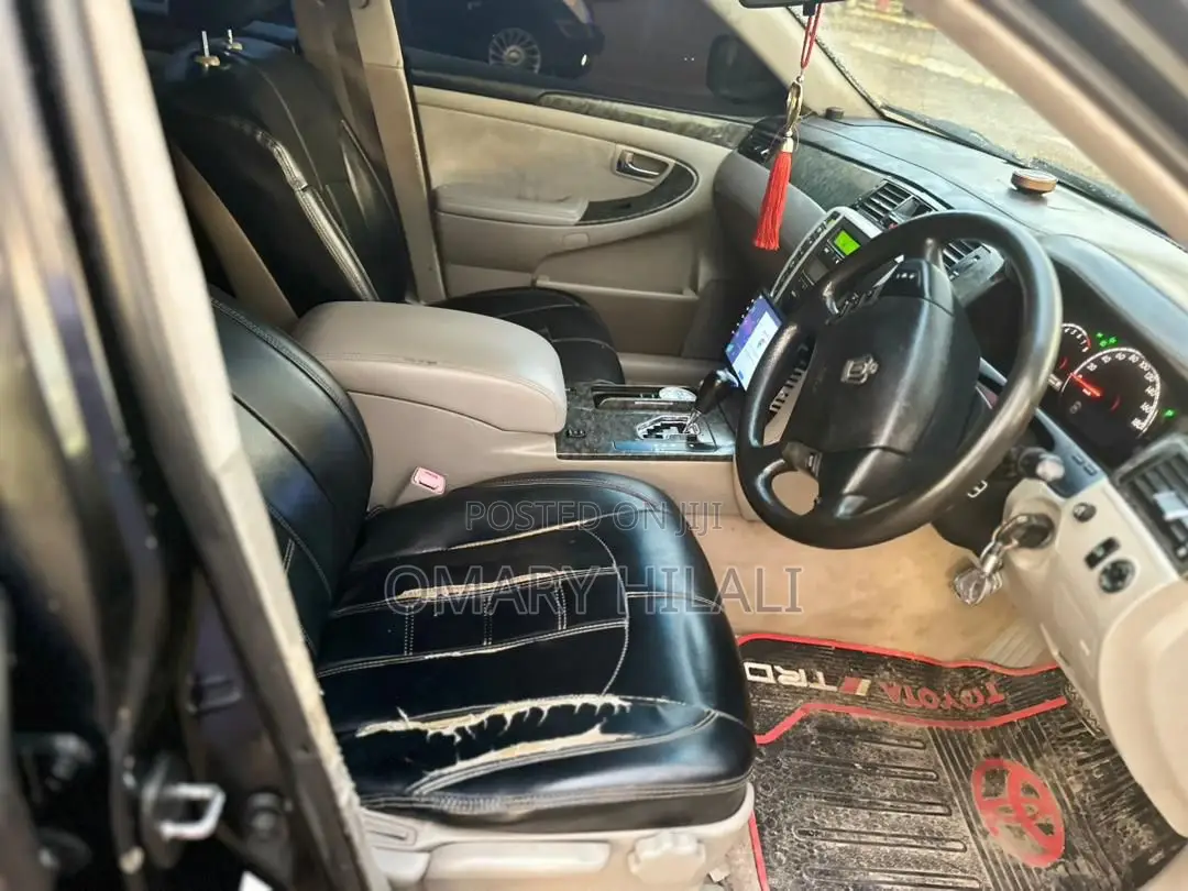 Toyota Crown 2004 Black