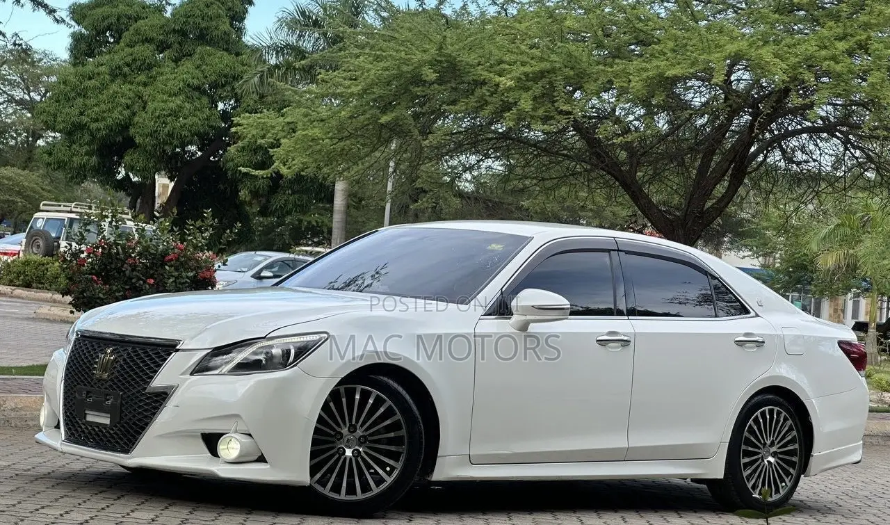 Toyota Crown 2014 White