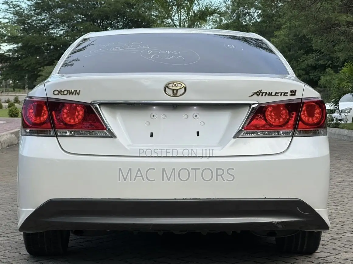 Toyota Crown 2014 White