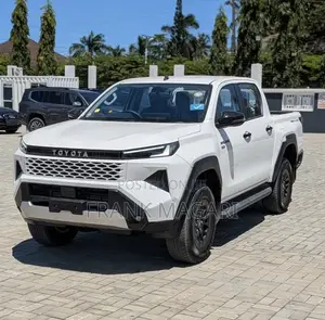 New Toyota Hilux 2025 White