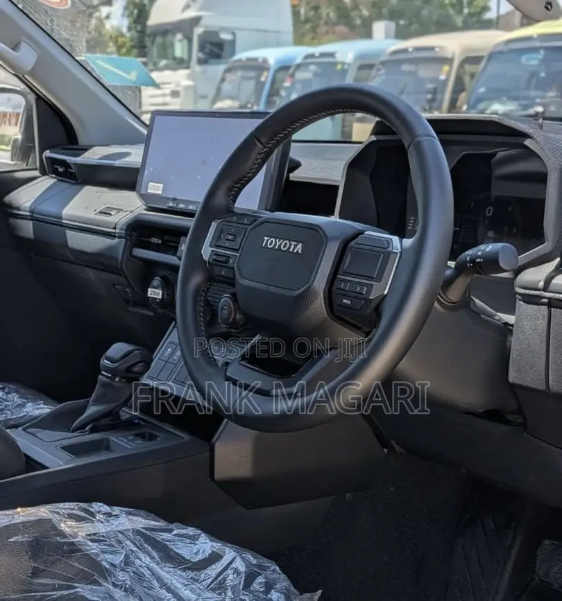 New Toyota Hilux 2025 White
