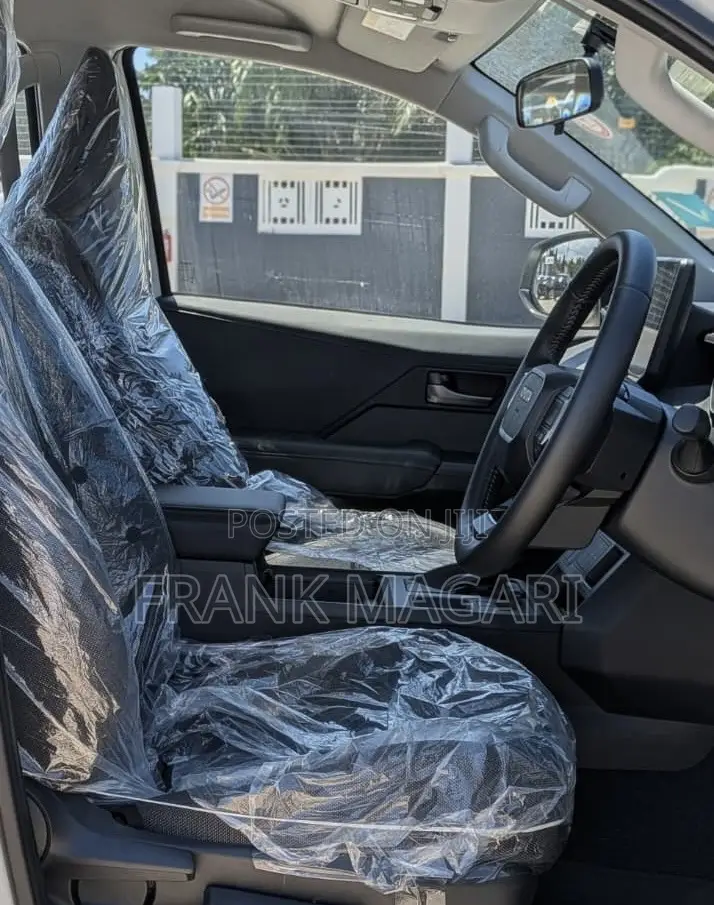 New Toyota Hilux 2025 White