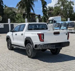 New Toyota Hilux 2025 White