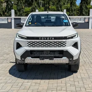 New Toyota Hilux 2025 White
