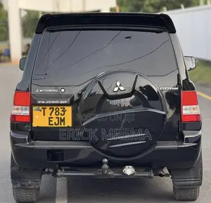 Mitsubishi Pajero 2000 Black
