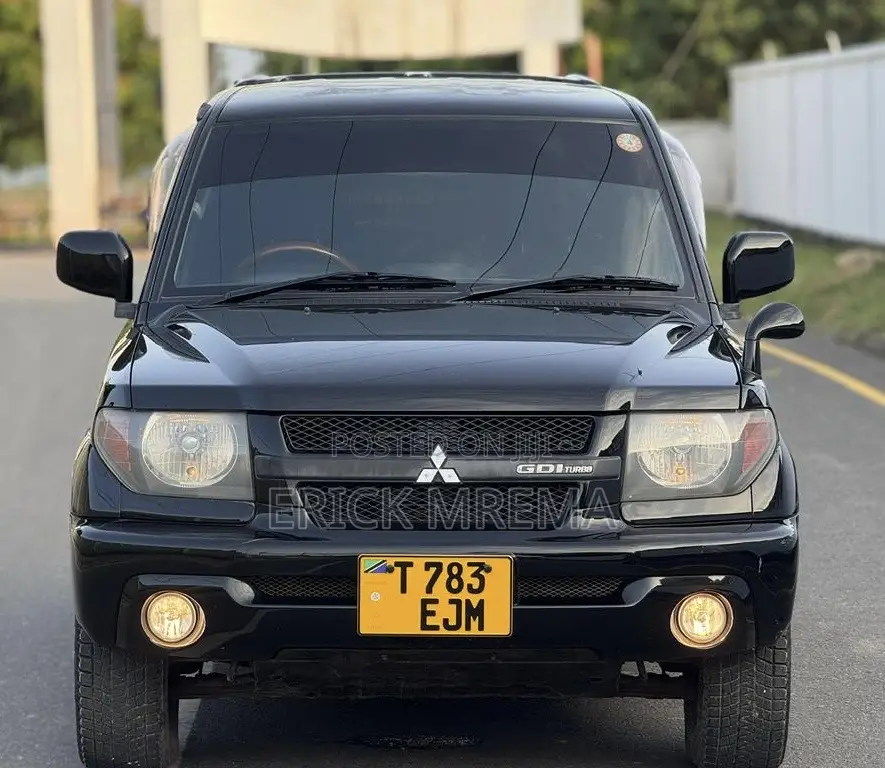 Mitsubishi Pajero 2000 Black