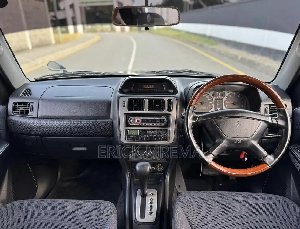 Mitsubishi Pajero 2000 Black