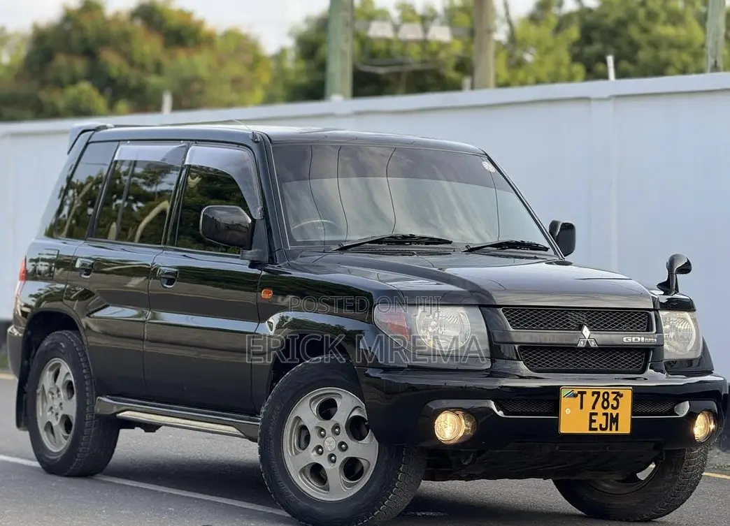 Mitsubishi Pajero 2000 Black