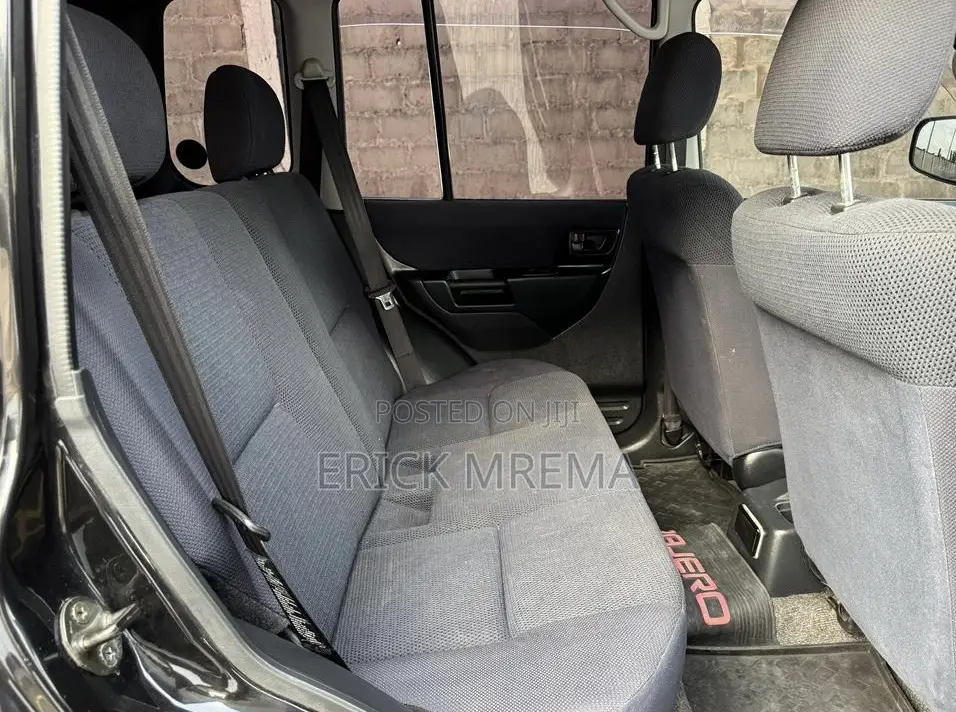 Mitsubishi Pajero 2000 Black