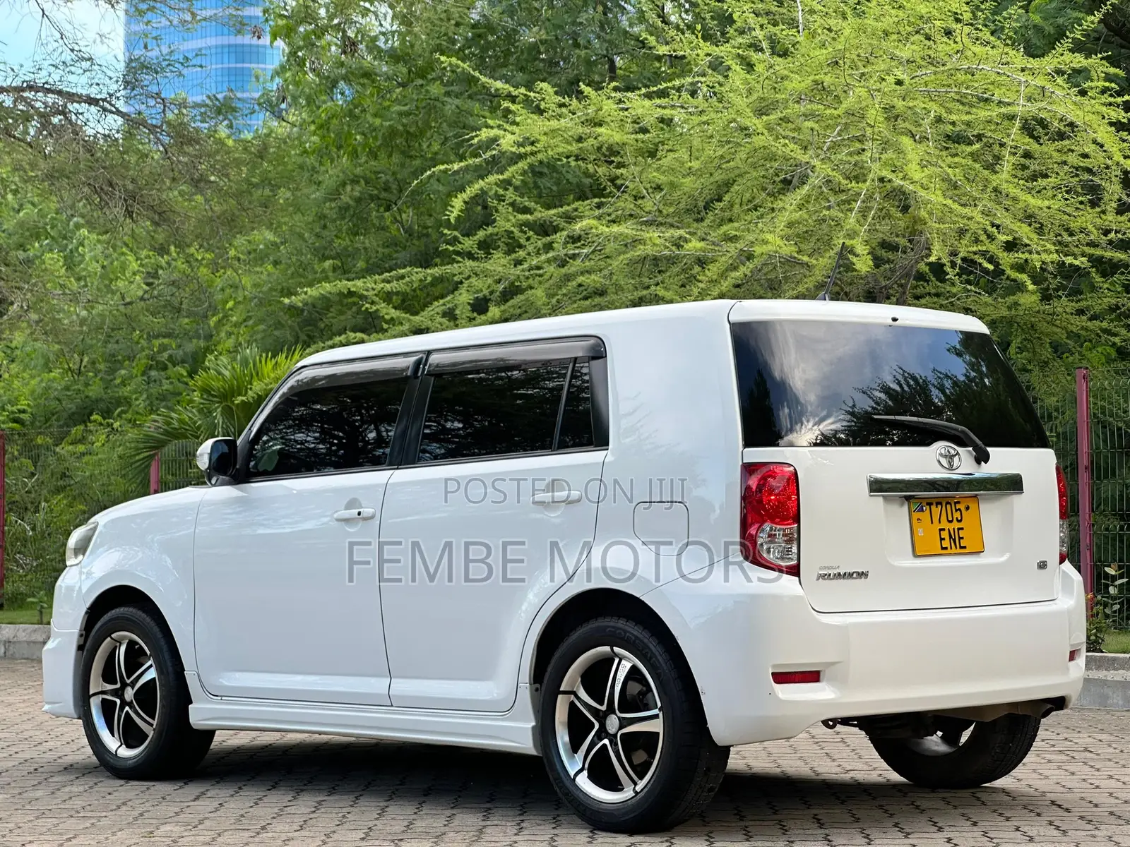 Toyota Corolla Rumion 2009 White