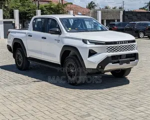 New Toyota Hilux 2025 Off white
