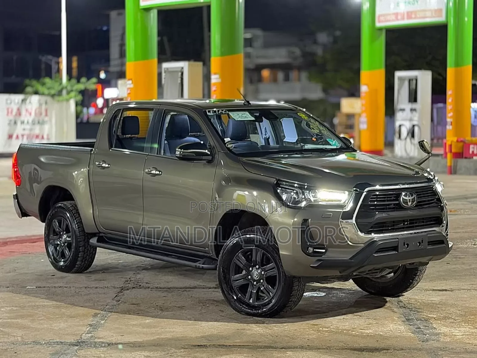 Toyota Hilux Revo Double Cab Deisel 2.4 RWD 2021 Green
