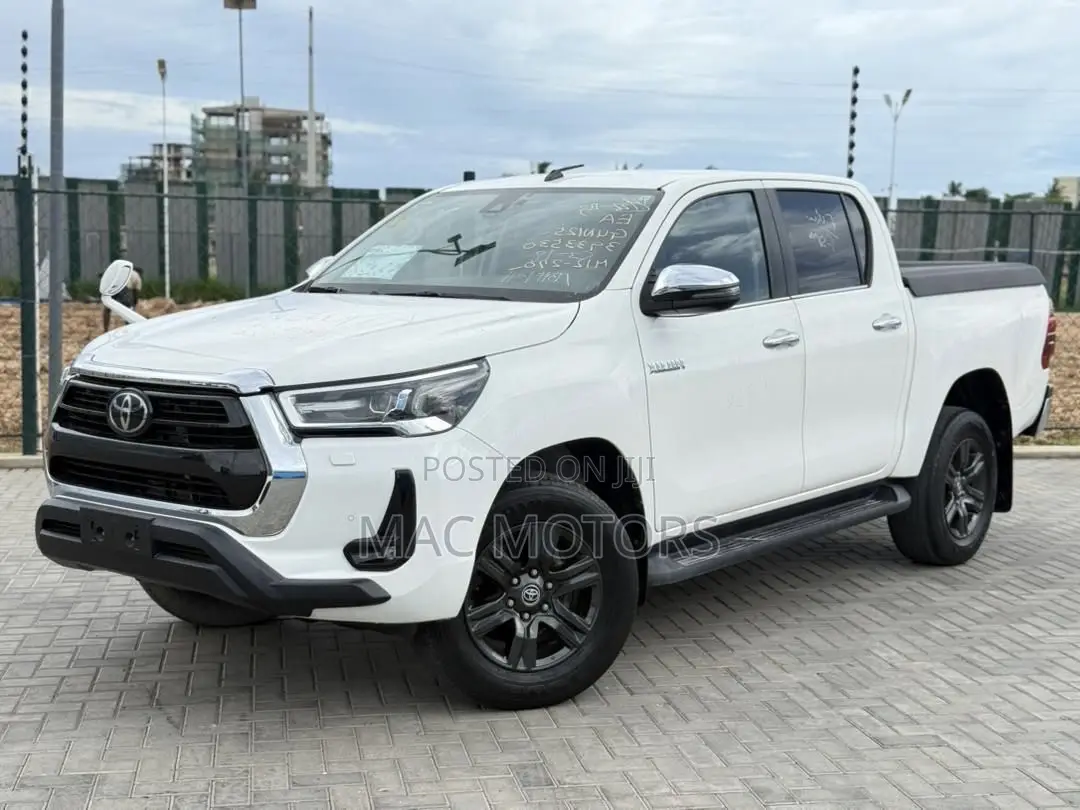 Toyota Hilux Revo Double Cab Deisel 2.4 AWD 2022 White
