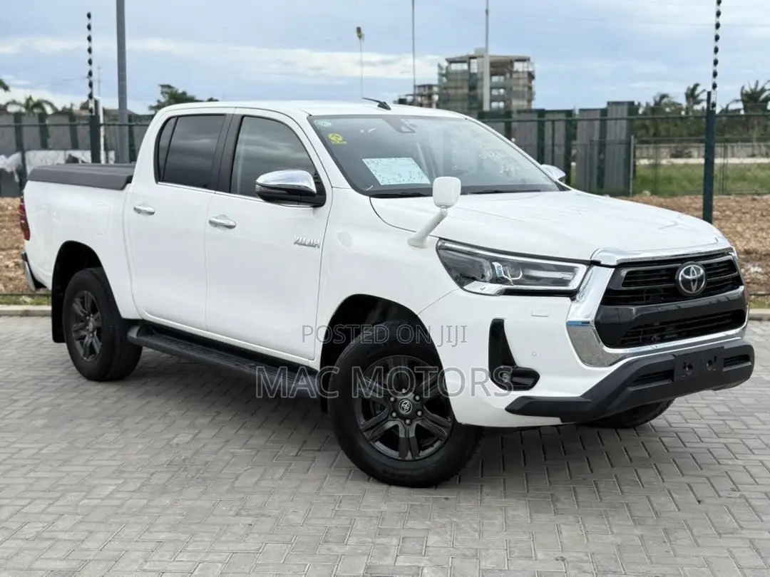 Toyota Hilux Revo Double Cab Deisel 2.4 AWD 2022 White