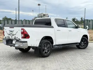Toyota Hilux Revo Double Cab Deisel 2.4 AWD 2022 White