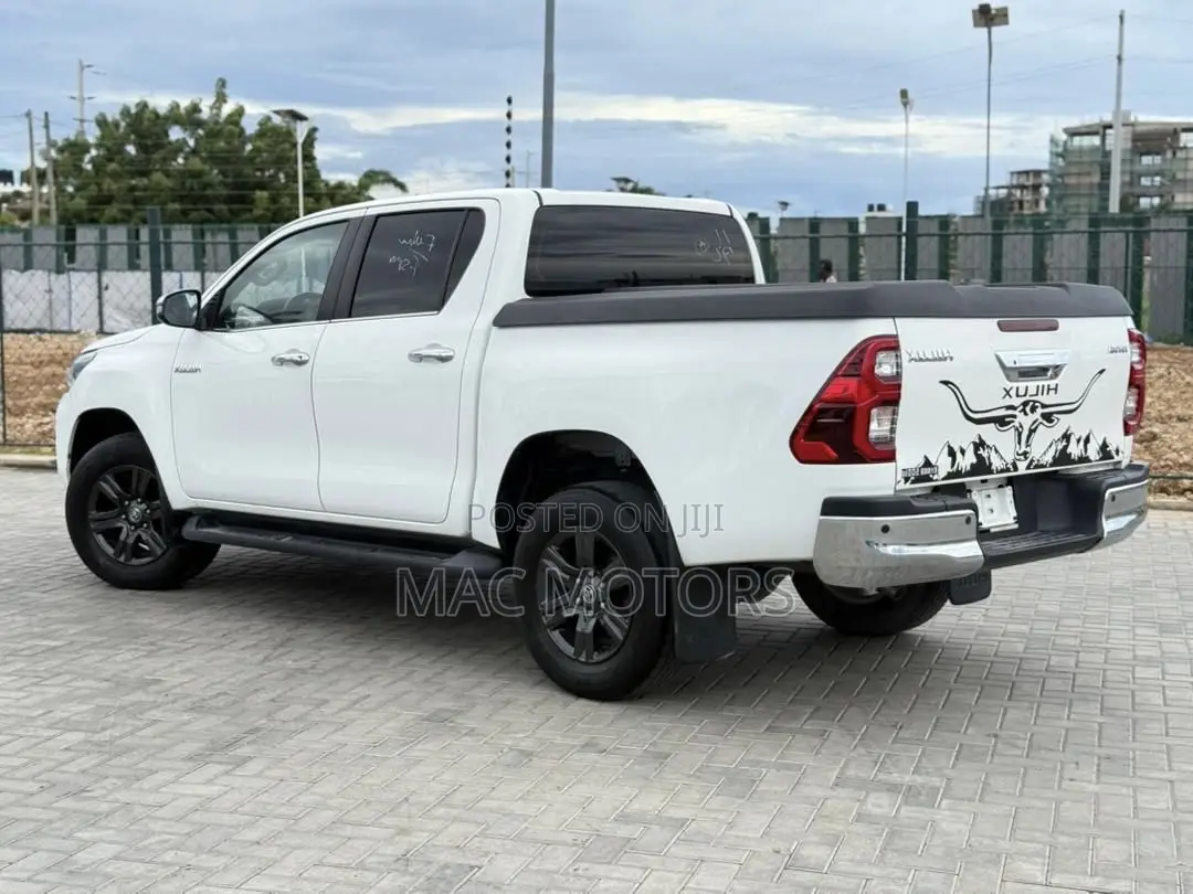 Toyota Hilux Revo Double Cab Deisel 2.4 AWD 2022 White