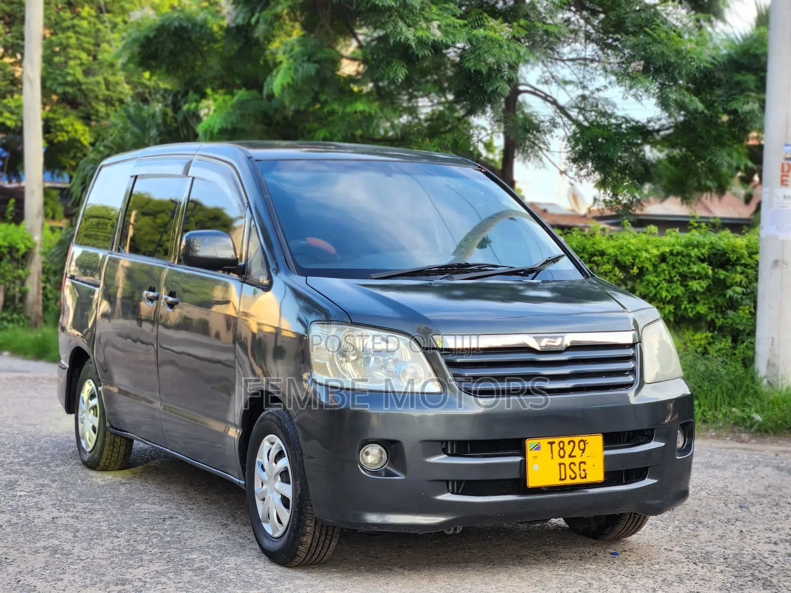 Toyota Noah 2005 Gray