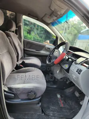 Toyota Noah 2005 Gray