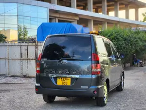 Toyota Noah 2005 Gray