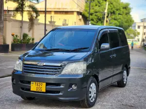 Toyota Noah 2005 Gray