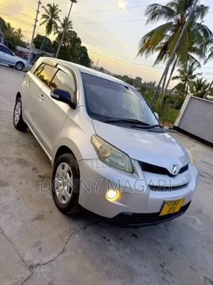 Toyota IST 2010 Silver