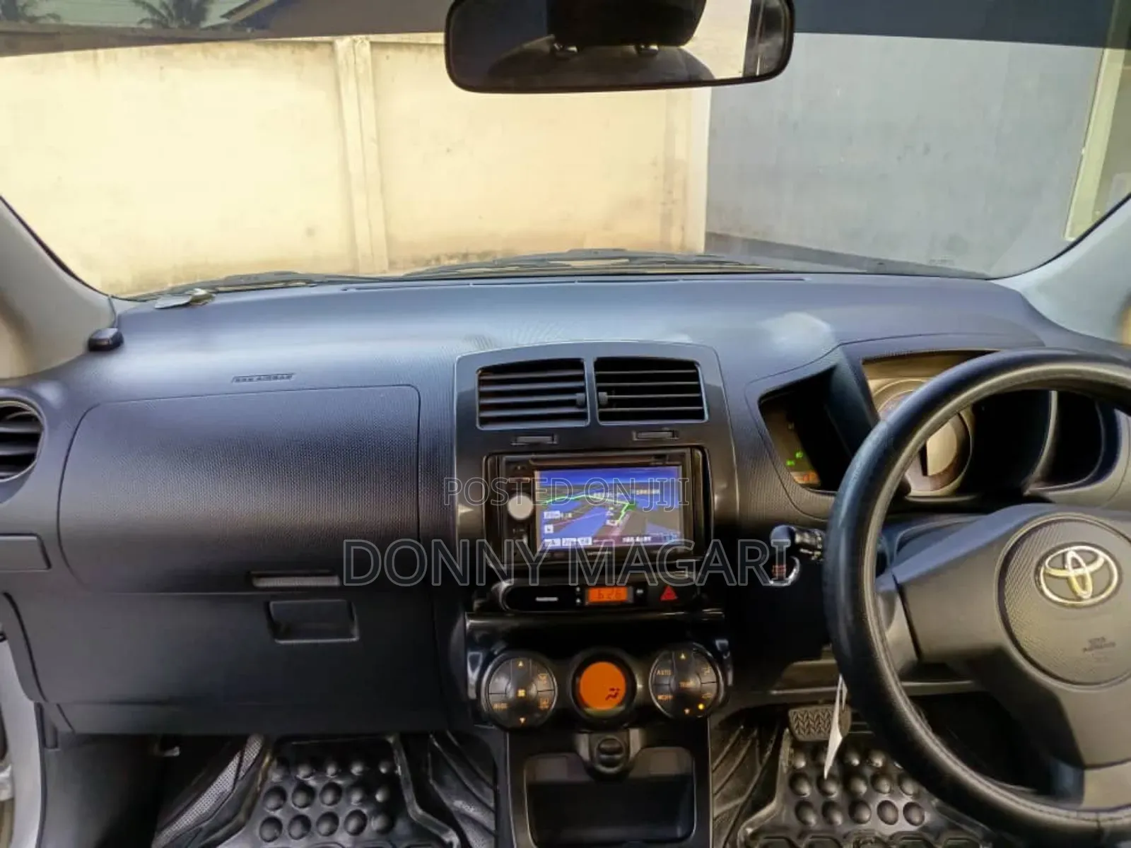 Toyota IST 2010 Silver