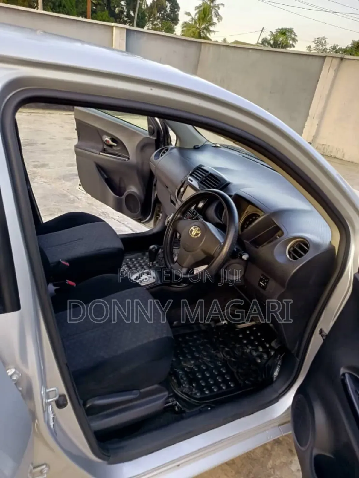 Toyota IST 2010 Silver