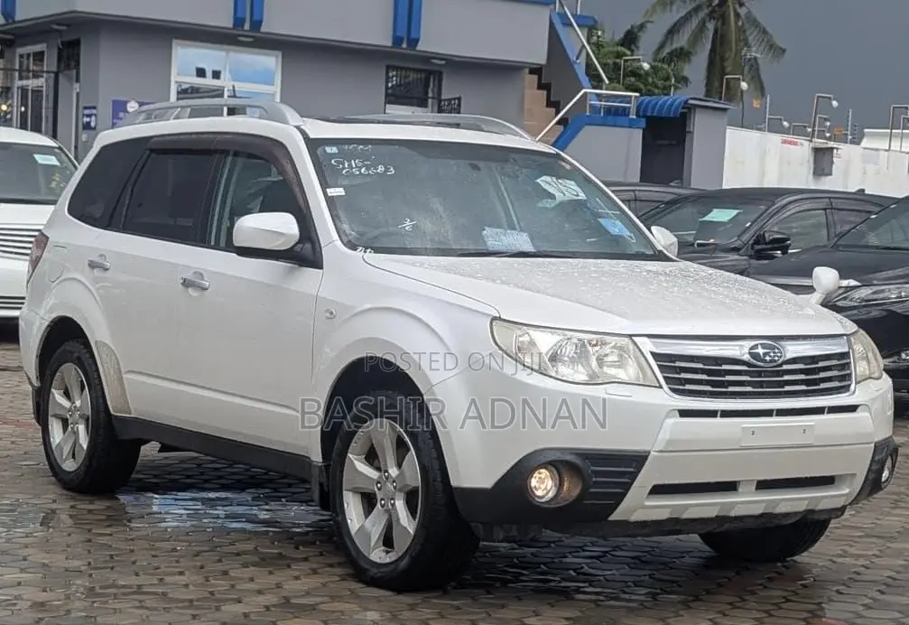 Subaru Forester 2010 Pearl