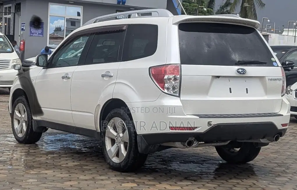 Subaru Forester 2010 Pearl
