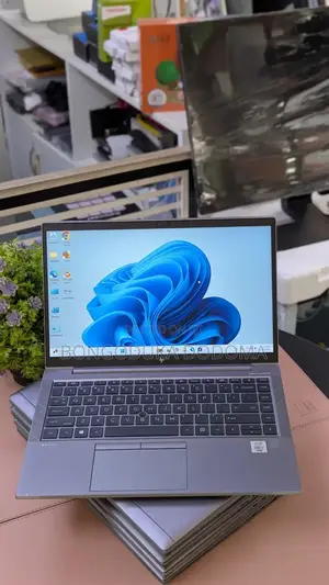 New Laptop HP ZBook Firefly 14 G7 16GB Intel Core i7 SSD 256GB