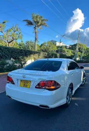 Toyota Crown 2009 White