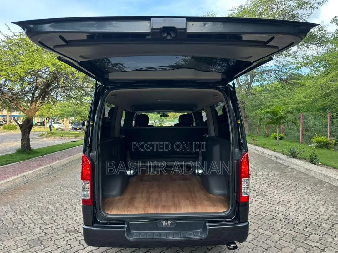 Toyota HiAce 2009 Grey
