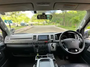Toyota HiAce 2009 Grey