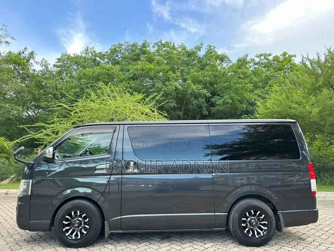 Toyota HiAce 2009 Grey