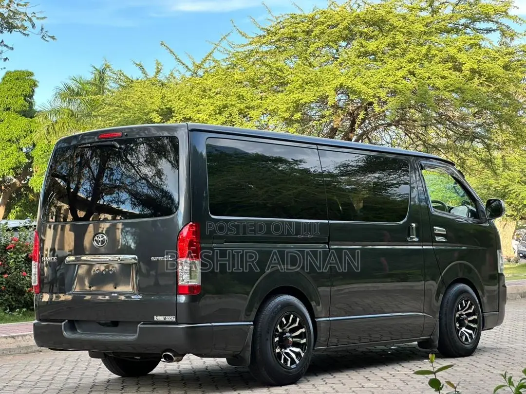 Toyota HiAce 2009 Grey