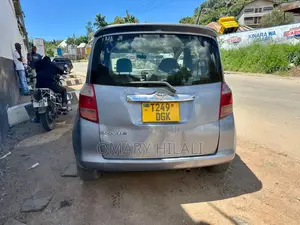 Toyota Ractis 2005 Gray