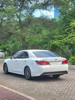 Toyota Crown 2014 Pearl