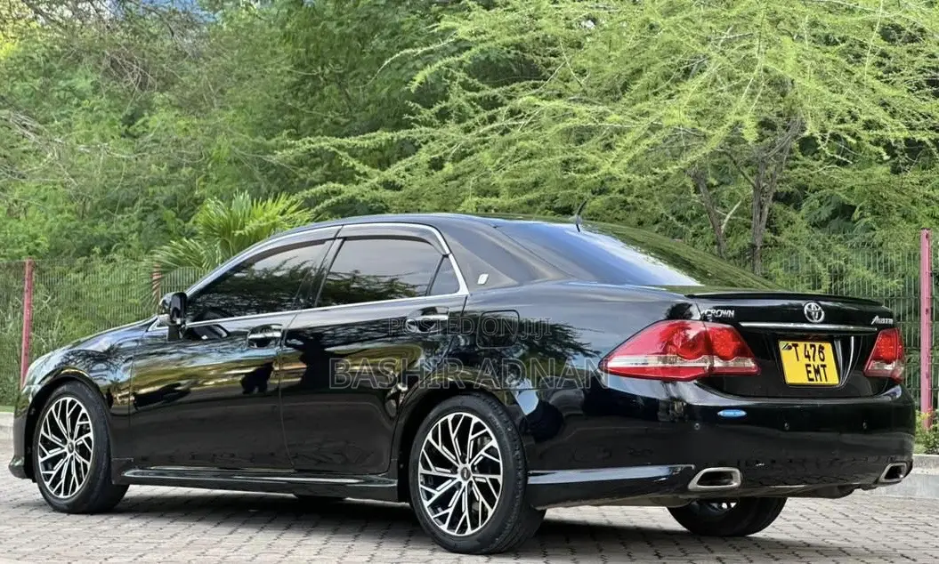 Toyota Crown 2009 Matt Black