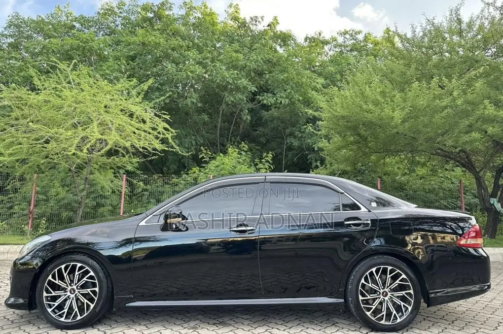 Toyota Crown 2009 Matt Black