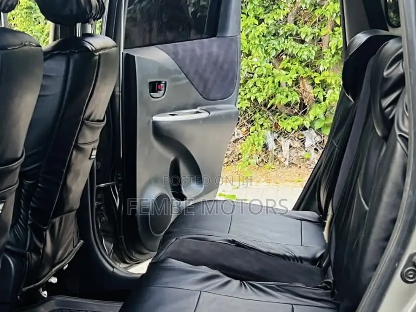 Toyota Ractis 2006 Gray