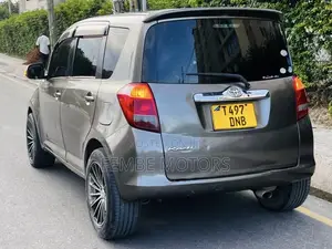 Toyota Ractis 2006 Gray