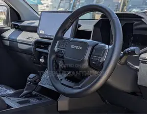 Toyota Hilux 2025 White