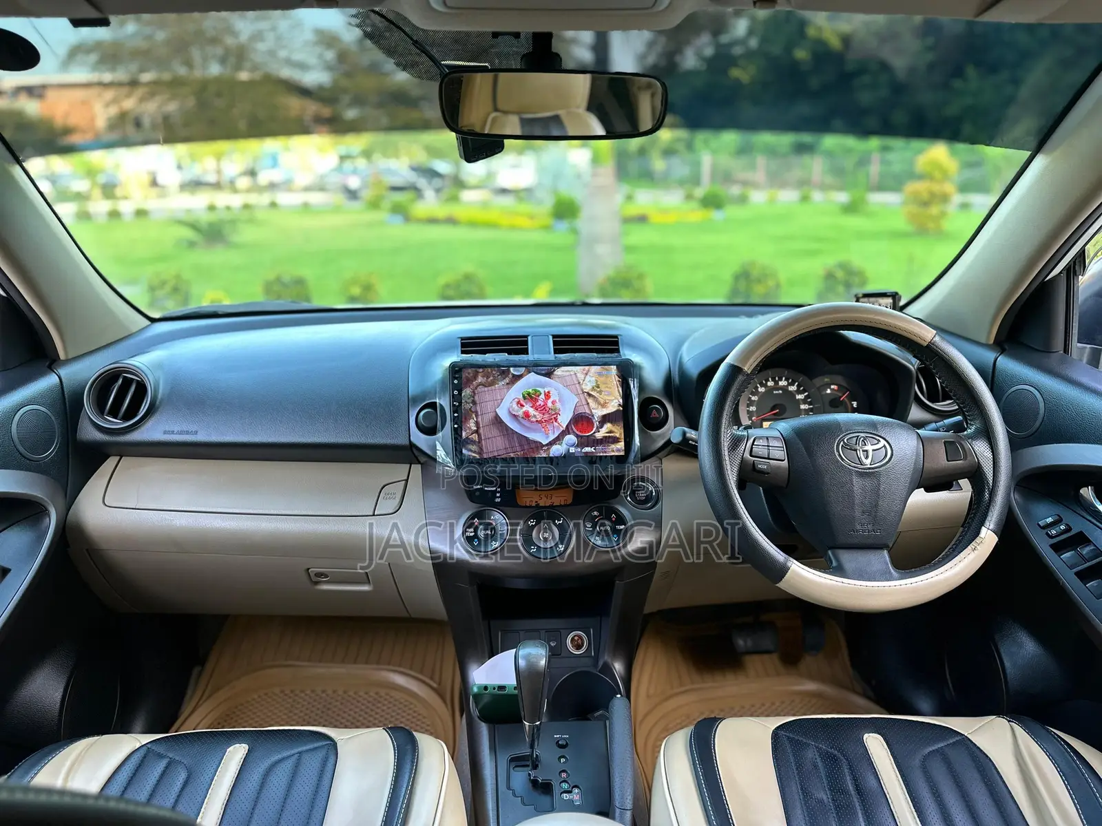 Toyota Vanguard 2011 White