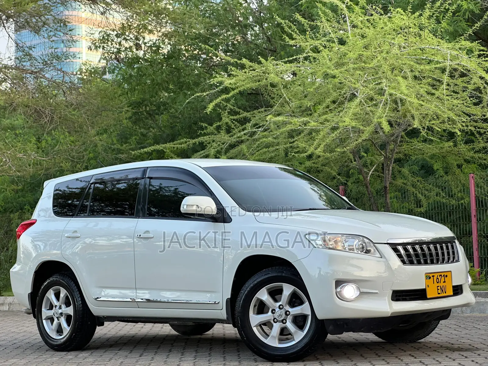 Toyota Vanguard 2011 White