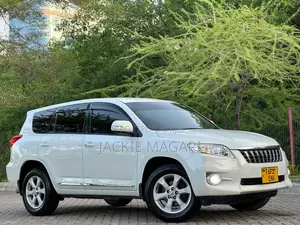 Toyota Vanguard 2011 White