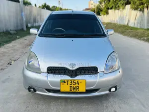 Toyota Vitz 1.0 FWD 5dr 2004 Silver