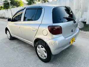 Toyota Vitz 1.0 FWD 5dr 2004 Silver