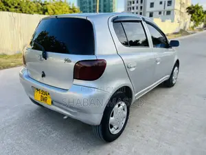 Toyota Vitz 1.0 FWD 5dr 2004 Silver